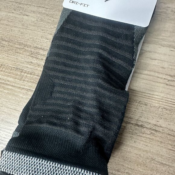 NWT Nike Unisex Spark Cushioned No Show Run Socks Black Size Large (CU7201-010) - Picture 3 of 12